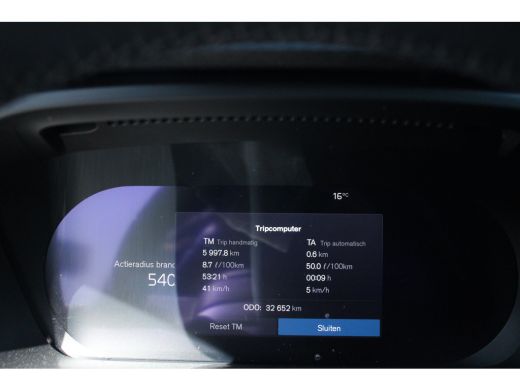 Volvo  XC40 B4 Plus Dark | Adaptive Cruise | Stuur/Stoelverwarming | Harman/Kardon | Trekhaak ActivLease financial lease