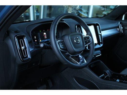 Volvo  XC40 B4 Plus Dark | Adaptive Cruise | Stuur/Stoelverwarming | Harman/Kardon | Trekhaak ActivLease financial lease