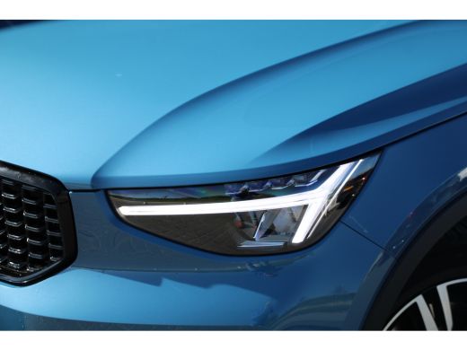 Volvo  XC40 B4 Plus Dark | Adaptive Cruise | Stuur/Stoelverwarming | Harman/Kardon | Trekhaak ActivLease financial lease
