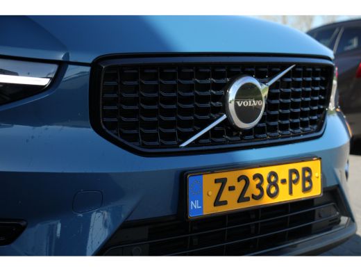 Volvo  XC40 B4 Plus Dark | Adaptive Cruise | Stuur/Stoelverwarming | Harman/Kardon | Trekhaak ActivLease financial lease
