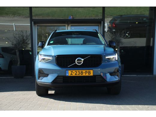 Volvo  XC40 B4 Plus Dark | Adaptive Cruise | Stuur/Stoelverwarming | Harman/Kardon | Trekhaak ActivLease financial lease