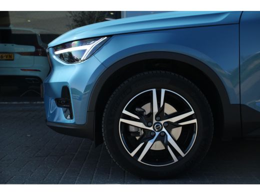 Volvo  XC40 B4 Plus Dark | Adaptive Cruise | Stuur/Stoelverwarming | Harman/Kardon | Trekhaak ActivLease financial lease