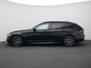 BMW 5 Serie Touring 530e Business Edition 252PK matrix led, trekhaak, head-up display, panoramadak, achteruit...