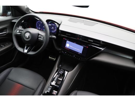 Alfa Romeo Junior Elettrica Speciale 54 kWh | Achteruitrijcamera | Airco (automatisch) | Apple Carplay/Android Auto... ActivLease financial lease