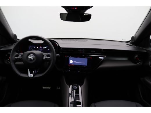 Alfa Romeo Junior Elettrica Speciale 54 kWh | Achteruitrijcamera | Airco (automatisch) | Apple Carplay/Android Auto... ActivLease financial lease