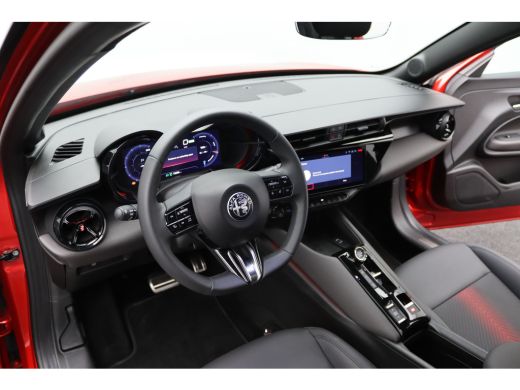 Alfa Romeo Junior Elettrica Speciale 54 kWh | Achteruitrijcamera | Airco (automatisch) | Apple Carplay/Android Auto... ActivLease financial lease
