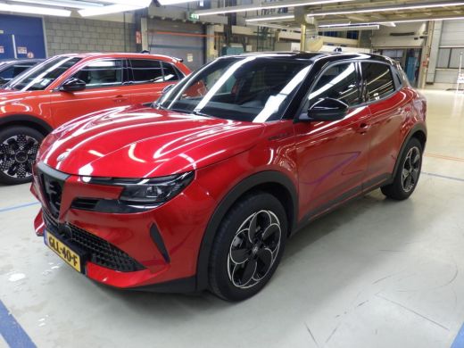 Alfa Romeo Junior Alfa Romeo Elettrica Speciale 54 kWh | Achteruitrijcamera | Airco (automatisch) | Apple Carplay/A... ActivLease financial lease