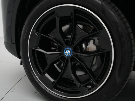 BMW iX3 High Executive 80 kWh 285pk Panorama Navigatie Trekhaak Stoelverwarming 115 ActivLease financial lease