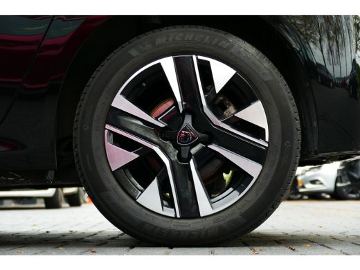 Peugeot 208 HYBRID 100PK ALLURE AUTOMAAT / NAVI / CLIMA / PDC / 16"LMV / CAMERA / FULL-LED / WINTERPAKKET / B... ActivLease financial lease