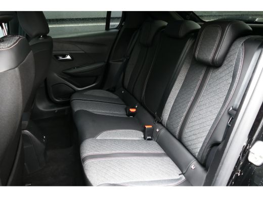 Peugeot 208 HYBRID 100PK ALLURE AUTOMAAT / NAVI / CLIMA / PDC / 16"LMV / CAMERA / FULL-LED / WINTERPAKKET / B... ActivLease financial lease