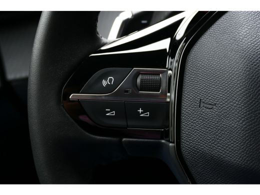 Peugeot 208 HYBRID 100PK ALLURE AUTOMAAT / NAVI / CLIMA / PDC / 16"LMV / CAMERA / FULL-LED / WINTERPAKKET / B... ActivLease financial lease