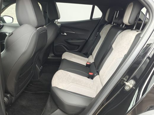 Peugeot e-2008 EV GT Pack 50 kWh | Achteruitrijcamera | Airco (automatisch) | Cruise control adaptief met Stop&G... ActivLease financial lease
