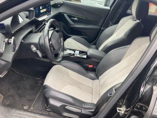 Peugeot e-2008 Peugeot EV GT Pack 50 kWh | Achteruitrijcamera | Airco (automatisch) | Cruise control adaptief me... ActivLease financial lease