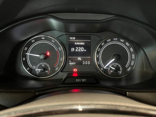 Skoda Kamiq 1.0 TSi 110 Pk Ambition | Climate Controle | 17 Inch | Privacy Glass | Carplay | Parkeersensoren ... ActivLease financial lease