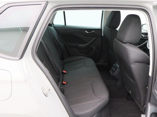 Skoda Kamiq 1.0 TSi 110 Pk Ambition | Climate Controle | 17 Inch | Privacy Glass | Carplay | Parkeersensoren ... ActivLease financial lease