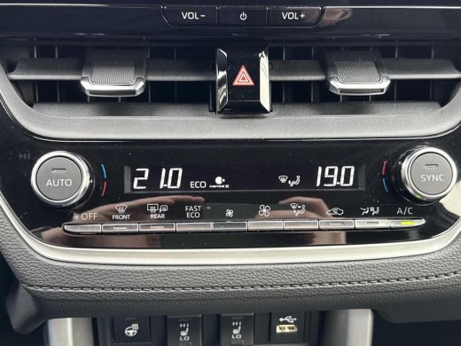 Toyota Corolla Cross Hybrid 200 Executive AWD **STUUR EN STOELVERWARMING/ 360 GRADEN CAMERA/ DODEHOEK DETECTIE/ 36 MAA... ActivLease financial lease