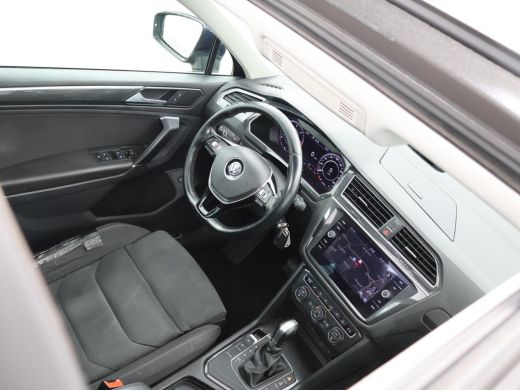 Volkswagen Tiguan 2.0 TDI 150 PK DSG *BTW* R-LINE HIGHLINE + PANORAMA | TREKHAAK | VIRTUAL COCKPIT | MASSAGE | ADAP... ActivLease financial lease