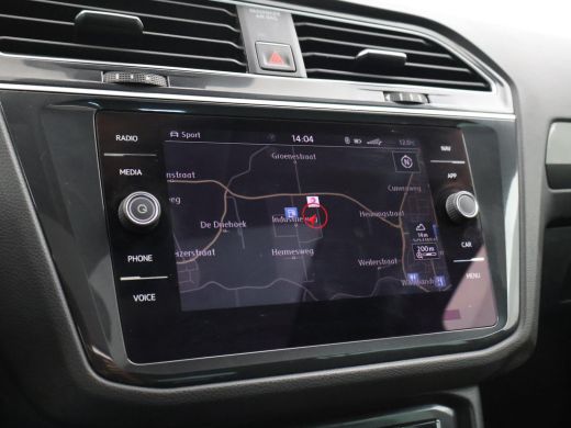 Volkswagen Tiguan 2.0 TDI 150 PK DSG *BTW* R-LINE HIGHLINE + PANORAMA | TREKHAAK | VIRTUAL COCKPIT | MASSAGE | ADAP... ActivLease financial lease