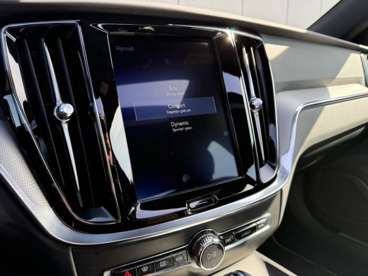Volvo  S60 Volvo T5 R-Design | Panoramadak | Cruise Control | Camera | LED | Voorruit verwarming | Parkeerse... ActivLease financial lease