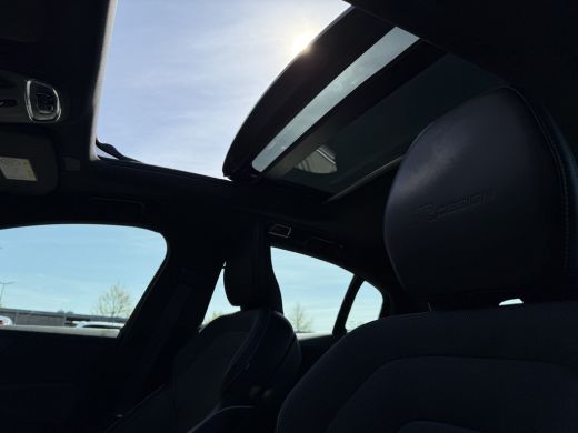 Volvo  S60 Volvo T5 R-Design | Panoramadak | Cruise Control | Camera | LED | Voorruit verwarming | Parkeerse... ActivLease financial lease
