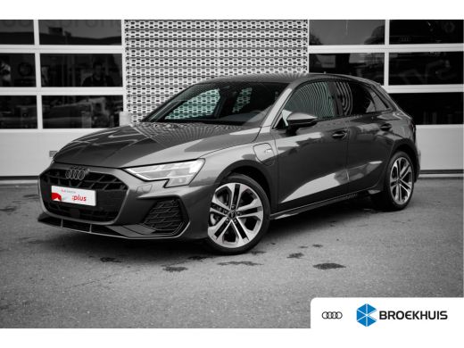 Audi A3 Sportback Audi 40 TFSI e 204pk S edition | Adaptive Cruise | Achteruitrijcamera | 18" | Optiekpak... Audi A3 Sportback Audi 40 TFSI e 204pk S edition | Adaptive Cruise | Achteruitrijcamera | 18" | Optiekpak...
