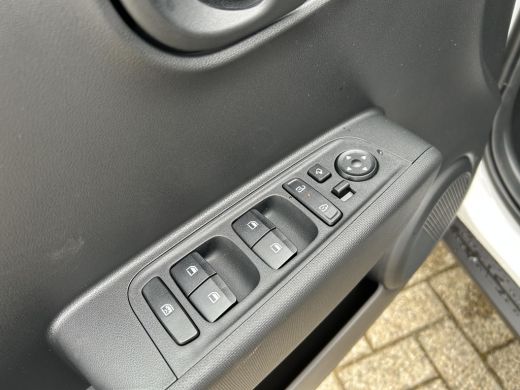 Hyundai Inster E-Motion 49 kWh | Achteruitrijcamera | Adaptieve Cruise Control | Climate Control | Elektrisch ve... ActivLease financial lease