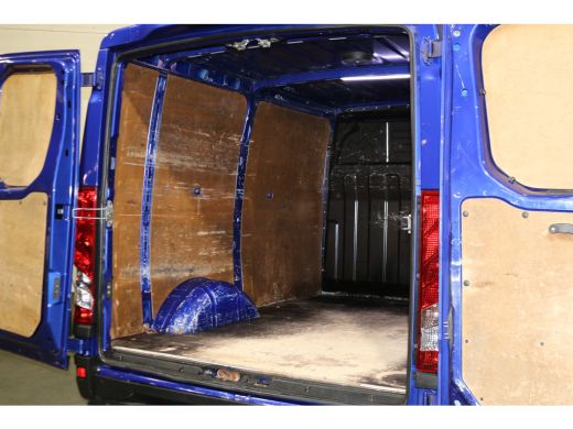 Iveco Daily 35S15 3.0 150pk L1 H1 Airco 3.5T Trekhaak ActivLease financial lease