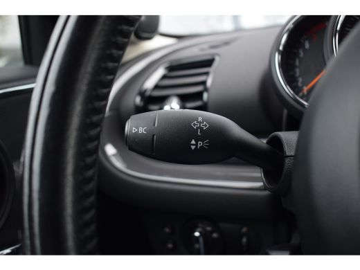 Mini Clubman 1.5 Cooper Pepper Serious Business | Automaat | H/K | 17" LM | Cruise ActivLease financial lease