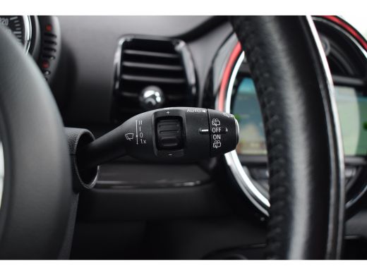 Mini Clubman 1.5 Cooper Pepper Serious Business | Automaat | H/K | 17" LM | Cruise ActivLease financial lease