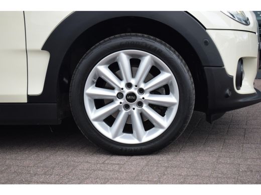Mini Clubman 1.5 Cooper Pepper Serious Business | Automaat | H/K | 17" LM | Cruise ActivLease financial lease