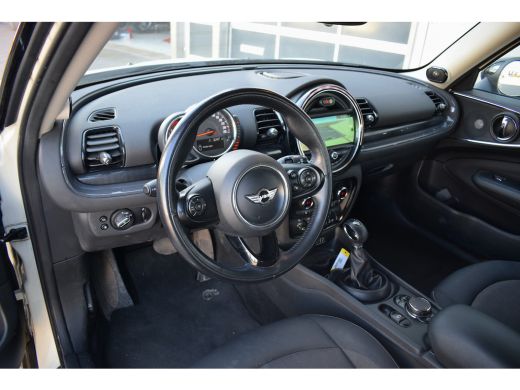 Mini Clubman 1.5 Cooper Pepper Serious Business | Automaat | H/K | 17" LM | Cruise ActivLease financial lease