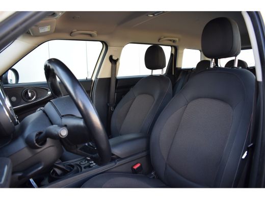 Mini Clubman 1.5 Cooper Pepper Serious Business | Automaat | H/K | 17" LM | Cruise ActivLease financial lease