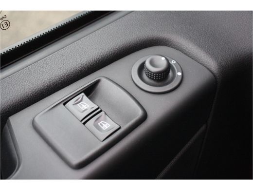 Opel Vivaro 1.6 CDTI 145PK L2H1 DC INNOVATION+ / NAVI / LEDER / CLIMA / LED / PDC / CAMERA / KEYLESS / 17" LM... ActivLease financial lease