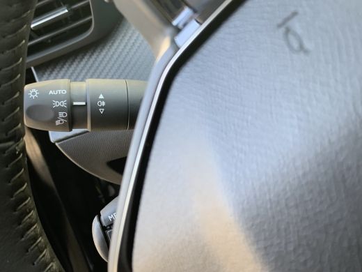Peugeot 208 1.2 PureTech 75 Style | Achterbank in delen neerklapbaar | Airco | Cruise control ActivLease financial lease