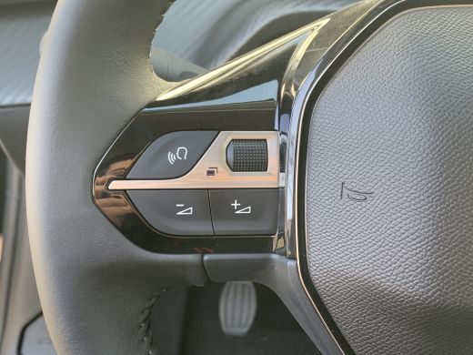 Peugeot 208 1.2 PureTech 75 Style | Achterbank in delen neerklapbaar | Airco | Cruise control ActivLease financial lease