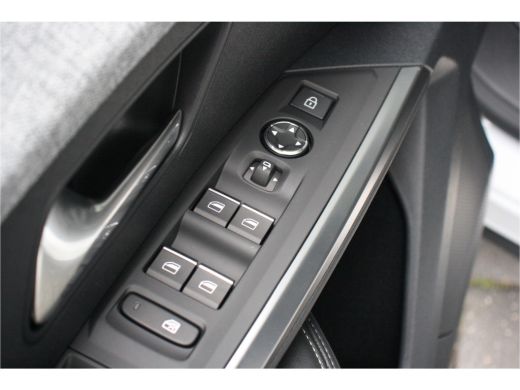 Peugeot E-3008 Peugeot 73KWH GT 214PK / NAVI / LEDER / CLIMA / FULL-LED / 20" LMV / KEYLESS / 360° CAMERA / ADAP... ActivLease financial lease