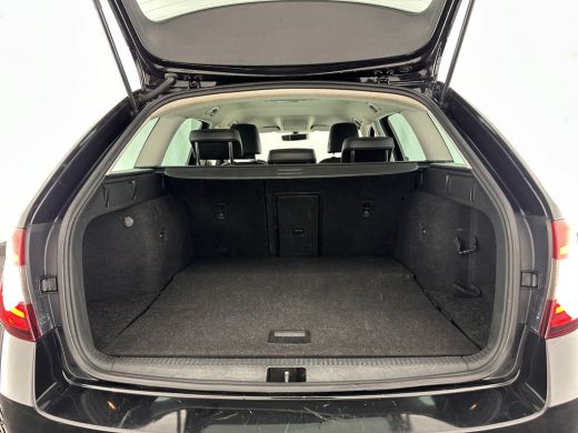 Skoda Octavia Combi 1.6 TDI Greentech Clever Edition Aut. *LEATHER-FABRIC | NAVI-FULLMAP | COMFORT-SEATS | DAB+... ActivLease financial lease