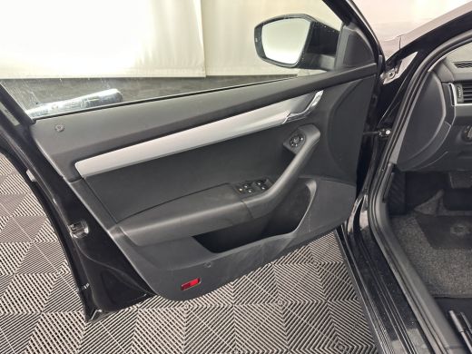 Skoda Octavia Combi 1.6 TDI Greentech Clever Edition Aut. *LEATHER-FABRIC | NAVI-FULLMAP | COMFORT-SEATS | DAB+... ActivLease financial lease