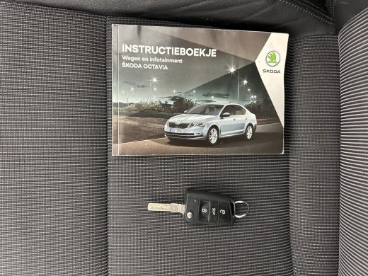 Skoda Octavia Combi 1.6 TDI Greentech Clever Edition Aut. *LEATHER-FABRIC | NAVI-FULLMAP | COMFORT-SEATS | DAB+... ActivLease financial lease
