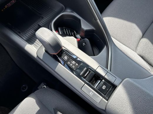 Toyota C-HR 1.8 Hybrid 140 Dynamic (Navigatie - Elektrische achterklep) ActivLease financial lease