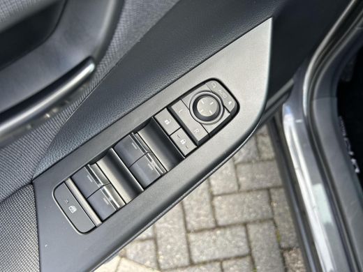 Toyota C-HR 1.8 Hybrid 140 Dynamic (Navigatie - Elektrische achterklep) ActivLease financial lease