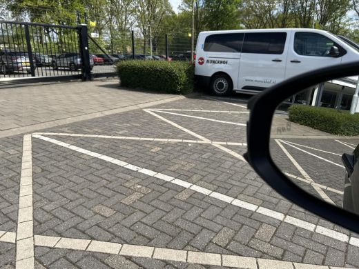Toyota C-HR 1.8 Hybrid 140 Dynamic (Navigatie - Elektrische achterklep) ActivLease financial lease