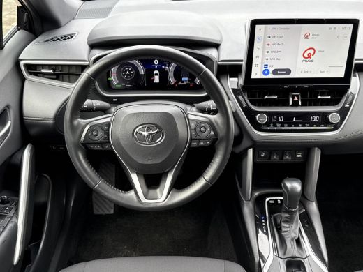 Toyota Corolla Cross Hybrid 200 Dynamic **NAVIGATIE/ STOEL EN STUURWIELVERWARMING/ PARKEERSENSOREN VOOR EN ACHTER/ 36 ... ActivLease financial lease