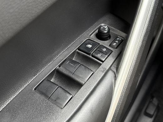 Toyota Corolla Cross Hybrid 200 Dynamic **NAVIGATIE/ STOEL EN STUURWIELVERWARMING/ PARKEERSENSOREN VOOR EN ACHTER/ 36 ... ActivLease financial lease