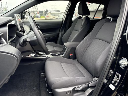 Toyota Corolla Cross Hybrid 200 Dynamic **NAVIGATIE/ STOEL EN STUURWIELVERWARMING/ PARKEERSENSOREN VOOR EN ACHTER/ 36 ... ActivLease financial lease