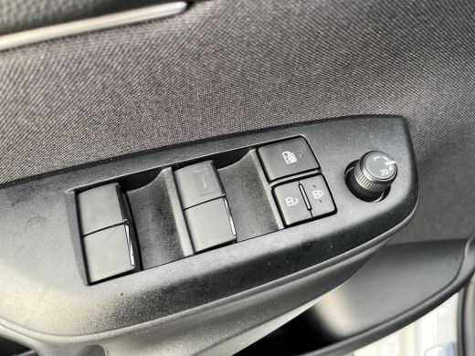 Toyota Yaris 1.5 Hybrid 115 First Edition ActivLease financial lease
