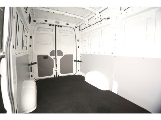 Volkswagen Crafter 30 2.0 TDI L3H3 140PK Airco Cruise Parkeersensoren 3 Persoons Elektrpakket ActivLease financial lease