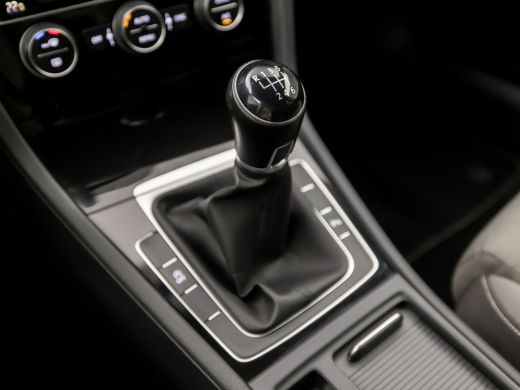 Volkswagen Golf 1.5 TSI Sportline (VIRTUAL COCKPIT, 4 CILINDER, APPLE CARPLAY, GROOT NAVI, ALCANTARA SPORTSTOELEN... ActivLease financial lease