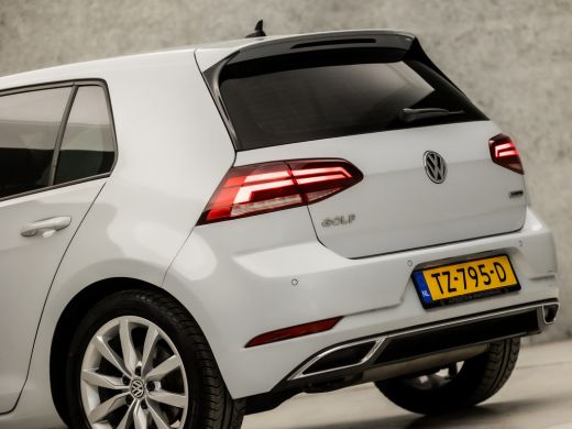 Volkswagen Golf 1.5 TSI Sportline (VIRTUAL COCKPIT, 4 CILINDER, APPLE CARPLAY, GROOT NAVI, ALCANTARA SPORTSTOELEN... ActivLease financial lease