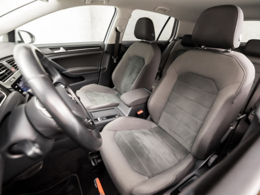 Volkswagen Golf 1.5 TSI Sportline (VIRTUAL COCKPIT, 4 CILINDER, APPLE CARPLAY, GROOT NAVI, ALCANTARA SPORTSTOELEN... ActivLease financial lease